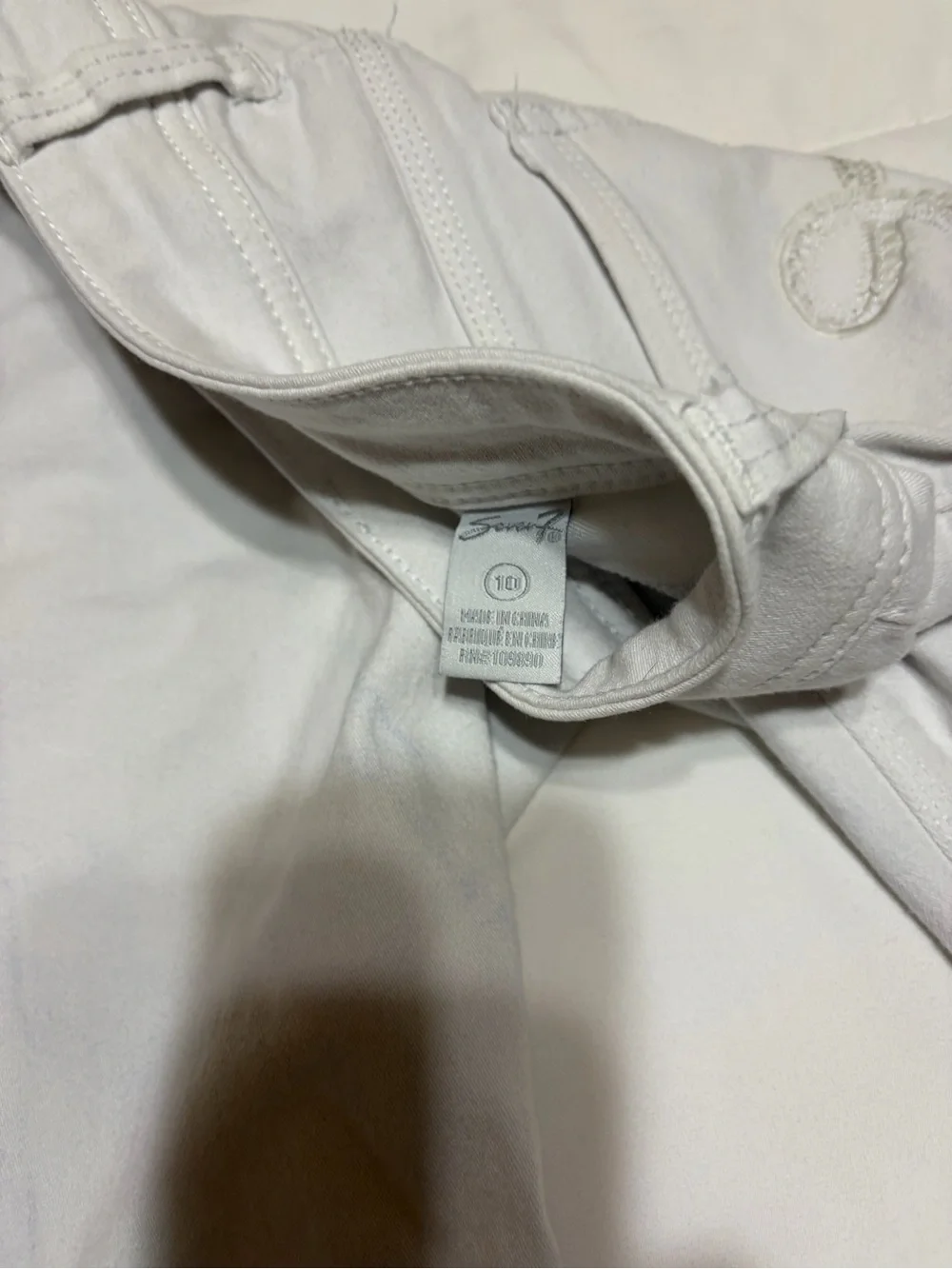 Seven 7 white women’s denim shorts.